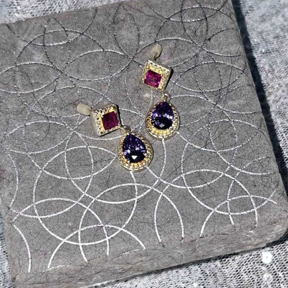 **SOLD**Cute Dangling Earrings